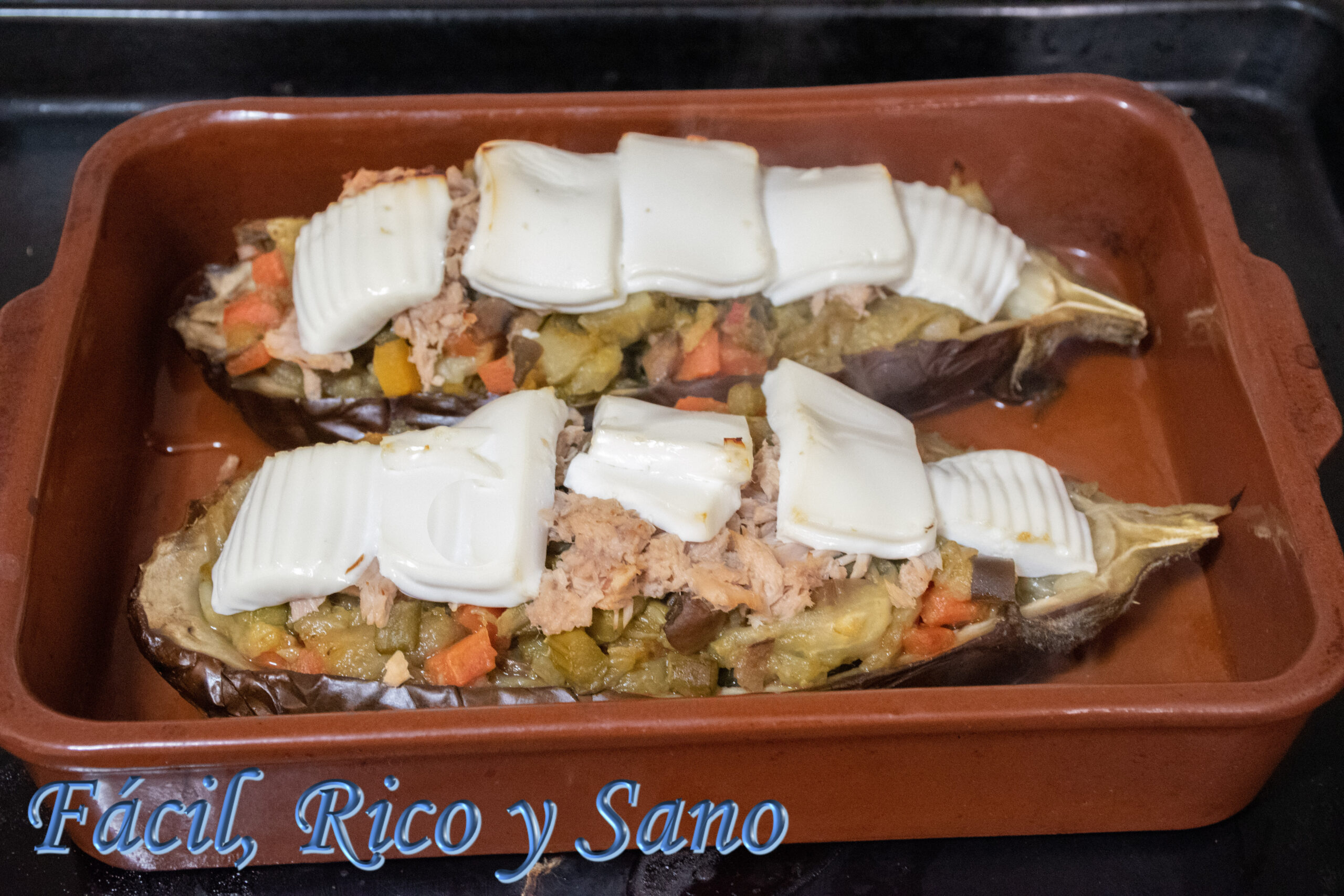 Berenjena rellena de verduras y atún