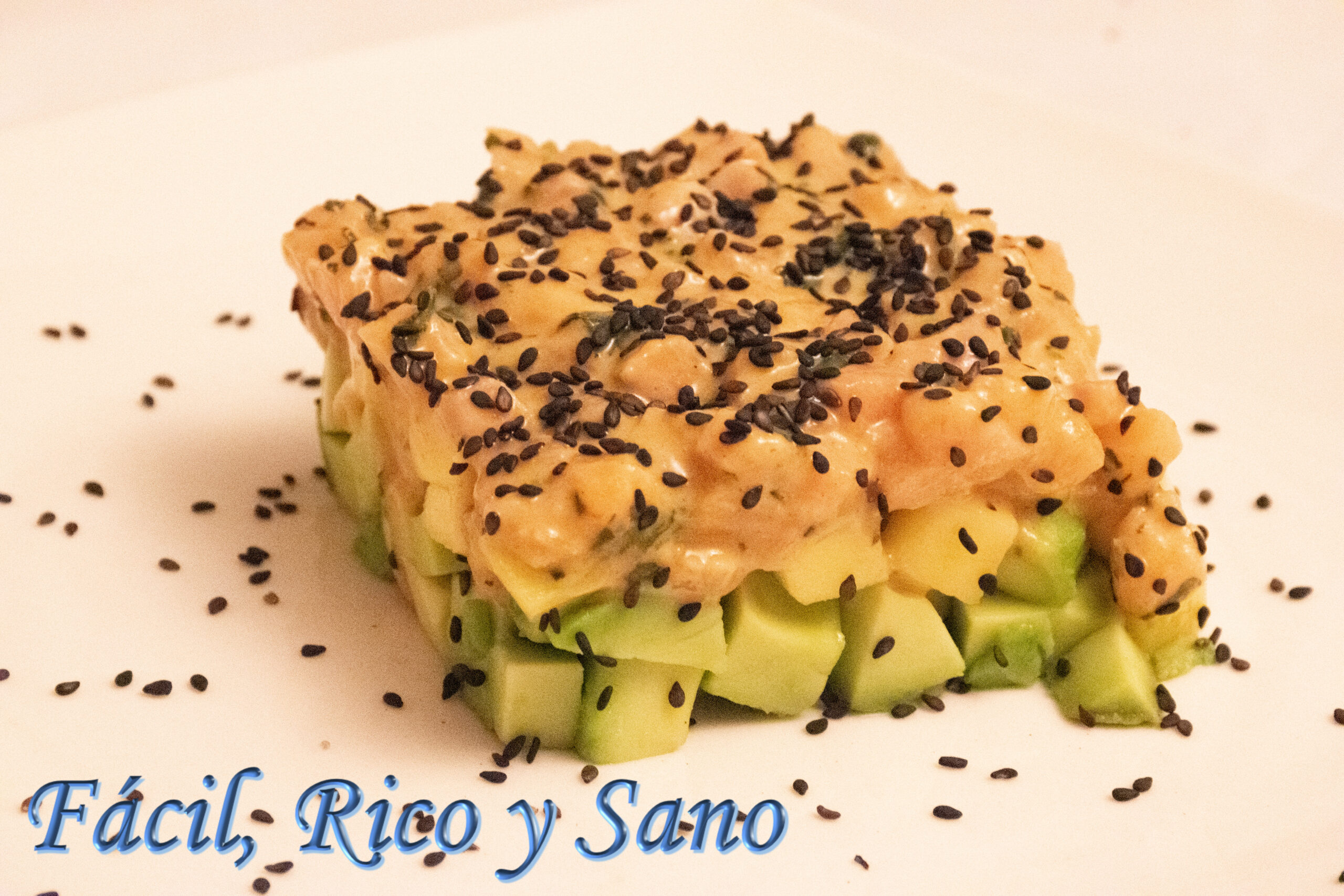 Tartar de salmón, aguacate y mango