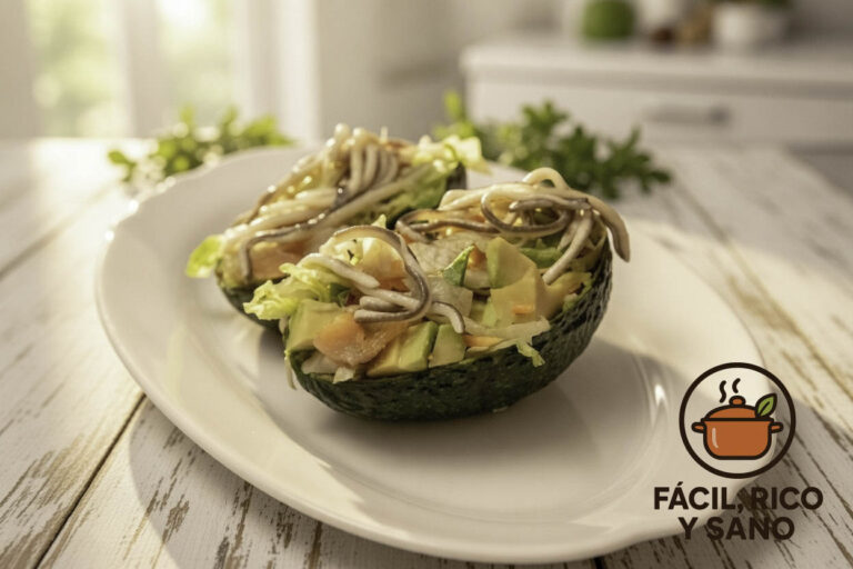 Ensalada de aguacate, salmón y gulas