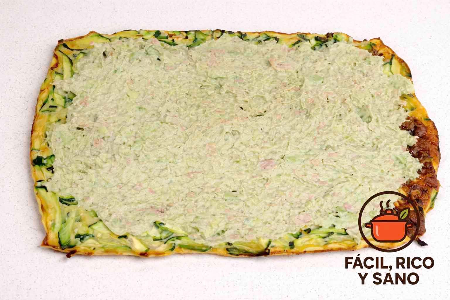 Tortilla de calabacín con queso crema y atún. Receta saludable