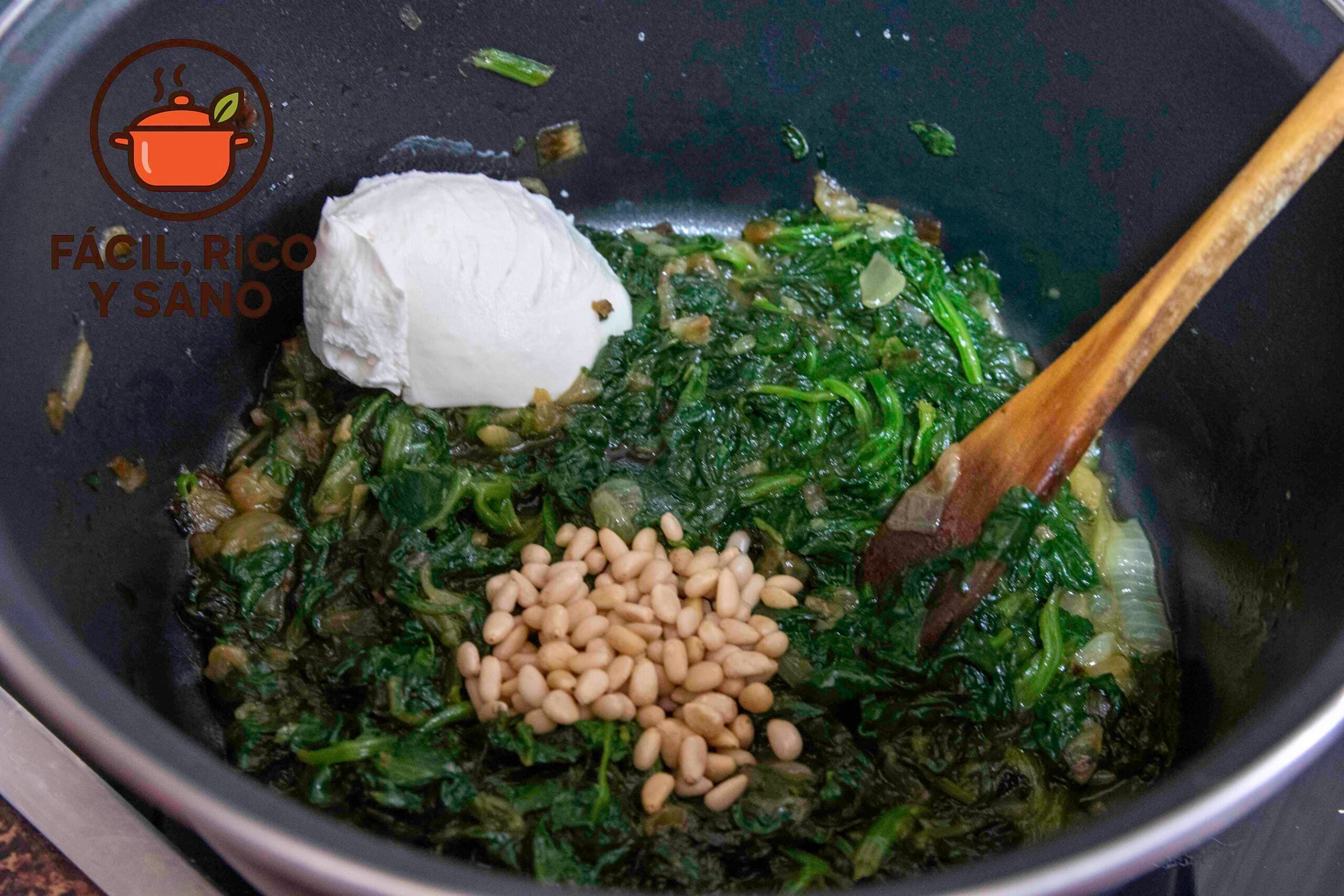 Masa espinacas, queso crema y piñones