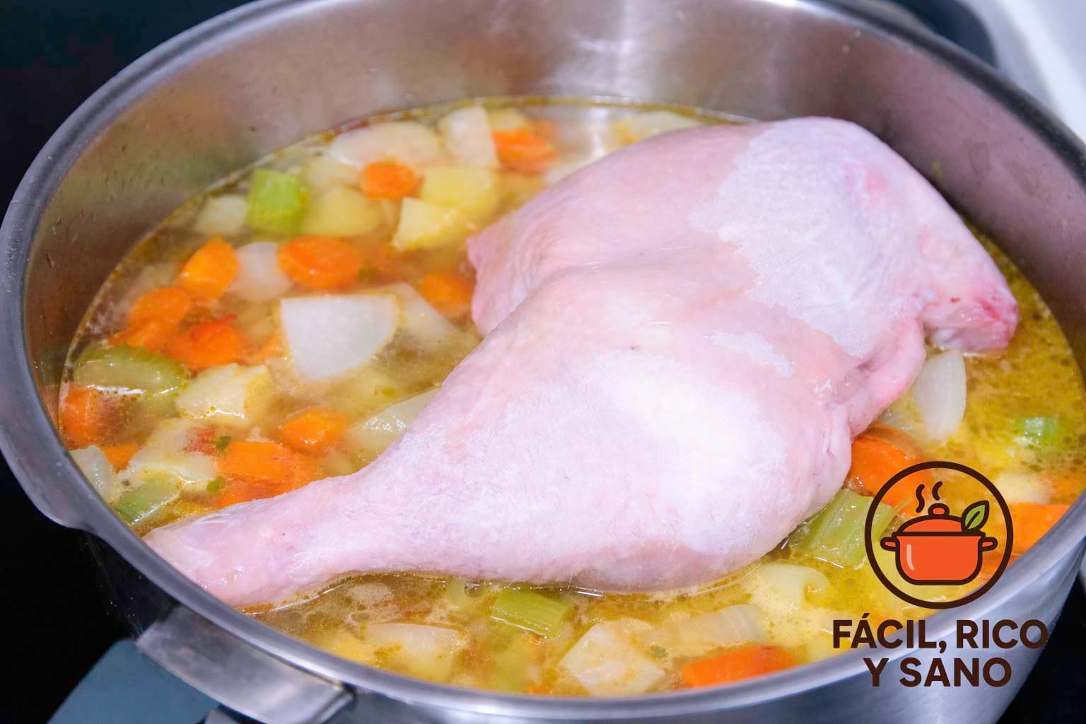 Pollo cocido con verduras